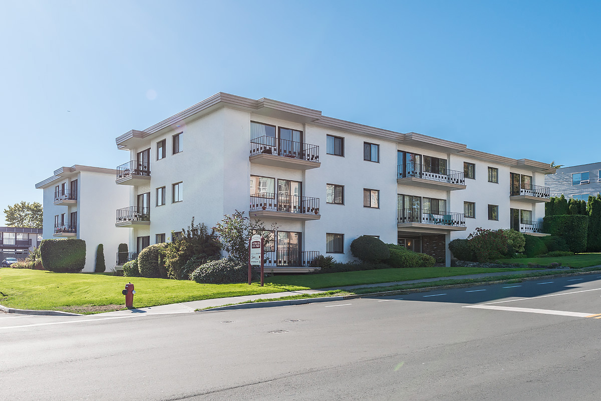 Royal Lancer Apartments Devon Properties